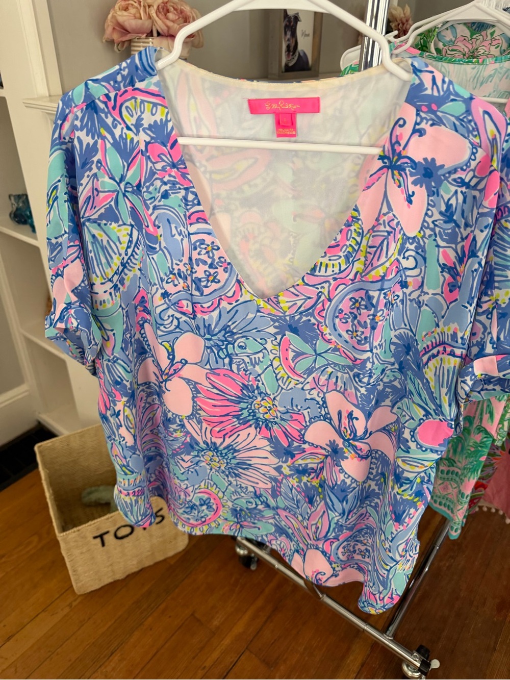 Lilly Pulitzer Floral V-Neck Top in Blue & Pink